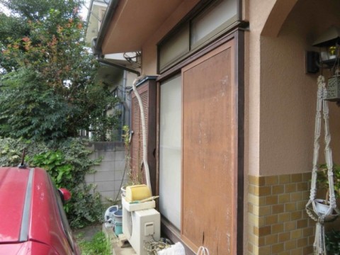 東京都東久留米市雨戸交換工事施工前写真